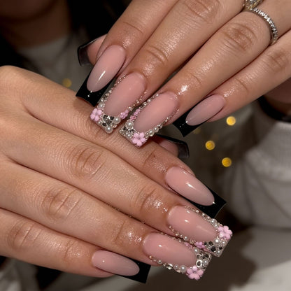 Elegante Stiletto Press-On Nagelkunst mit Strass-Akzenten Brehn