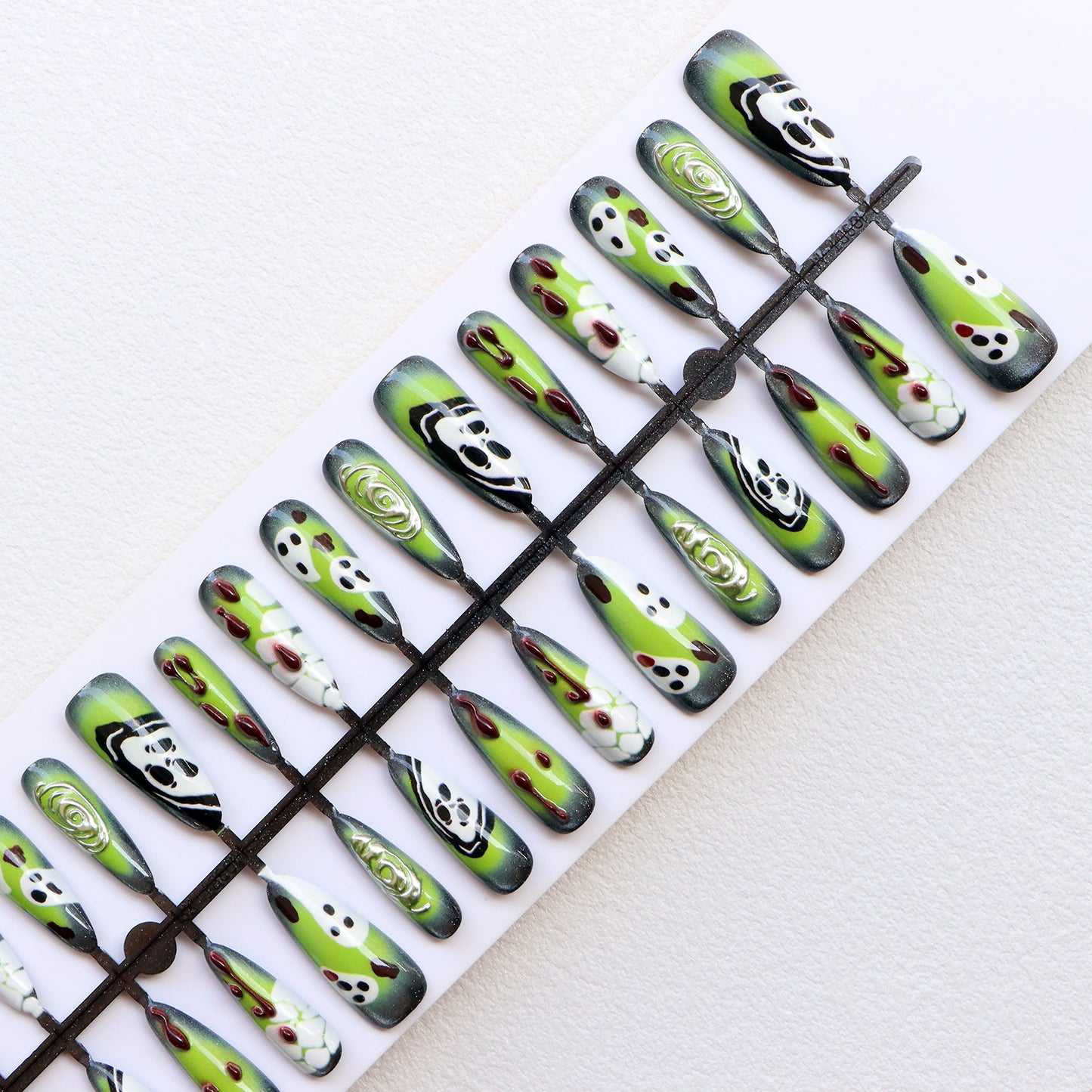 Künstlerisches Press-On Nail Set mit einzigartigen Halloween-Designs Brehn