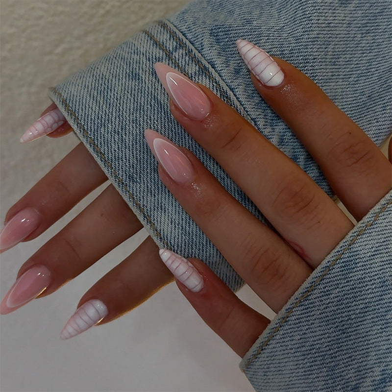 Elegante mandelförmige Press-On-Nagelset mit gestreiftem und einfarbigem Design Brehn