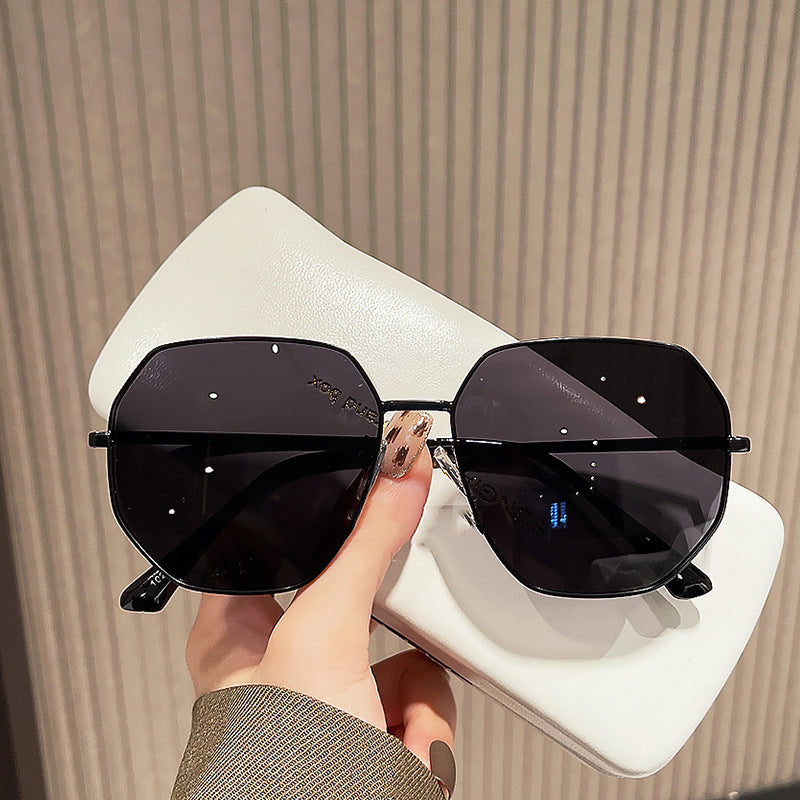 Damen modische geometrische Sonnenbrille mit schützendem UV-Filter und stylischem Rahmen Brehn