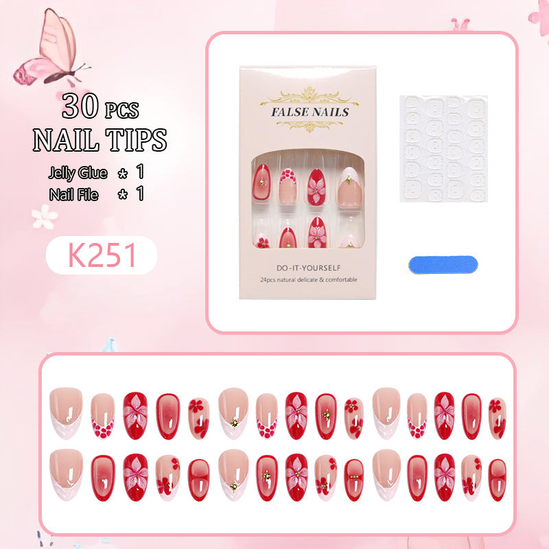Kunstnägel mit floralem Design und glamourösen Akzenten Brehn