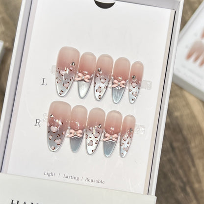 Dekoratives Press-On-Nageldesign mit Schleifenakzenten Brehn