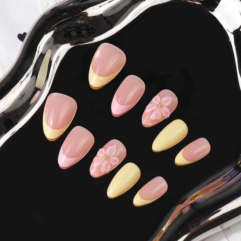 Floral Eleganter Press-On-Nagelset Brehn