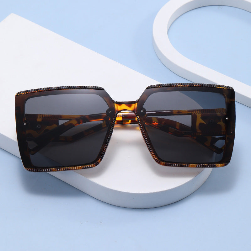Damen modische quadratische Sonnenbrille mit einzigartiger Rahmenstruktur Brehn