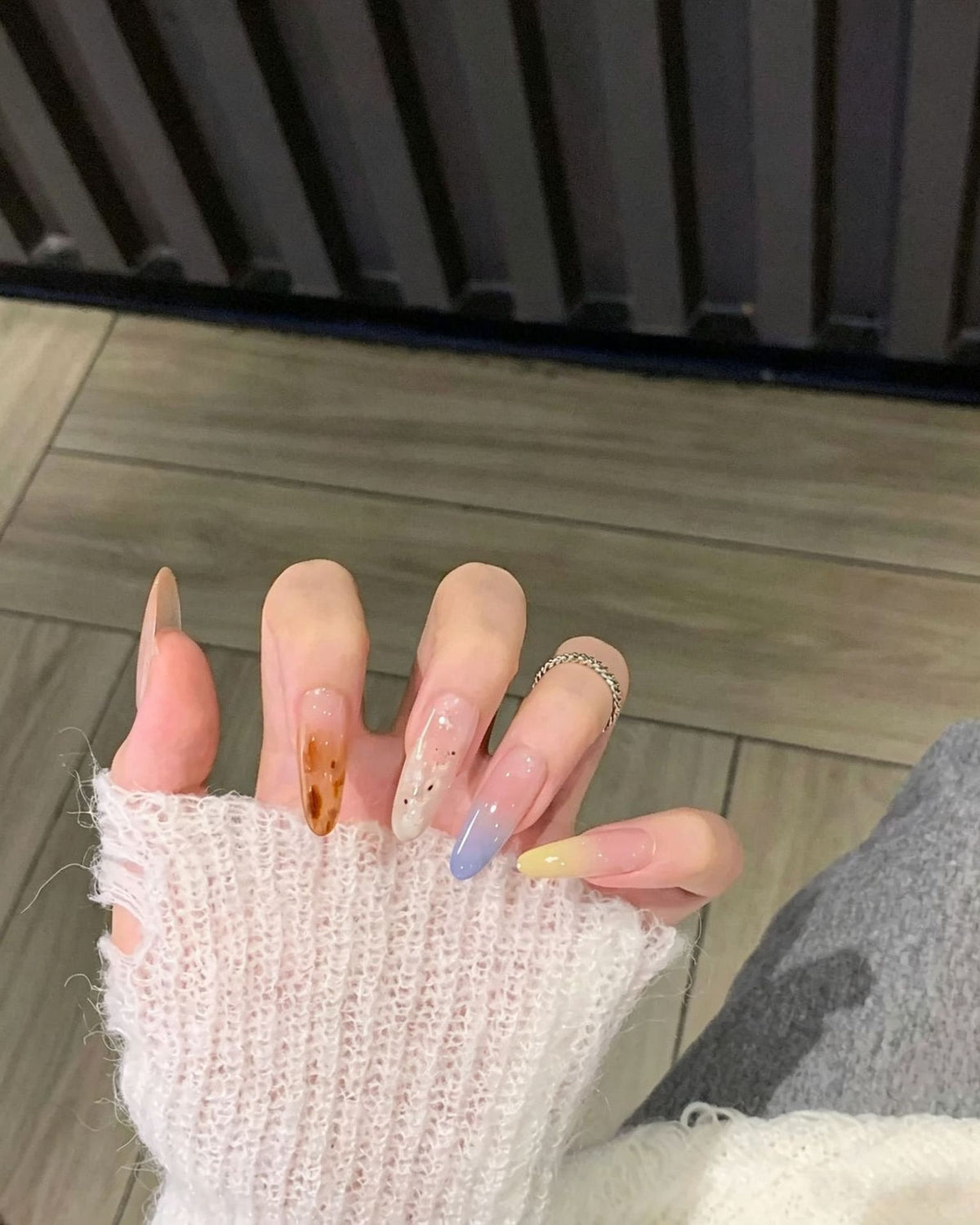 Trendige Künstlerische Stiletto-Nagelverstärkungen