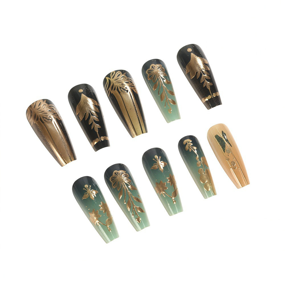 Kunstnägel mit floralem Goldverzierungen Brehn