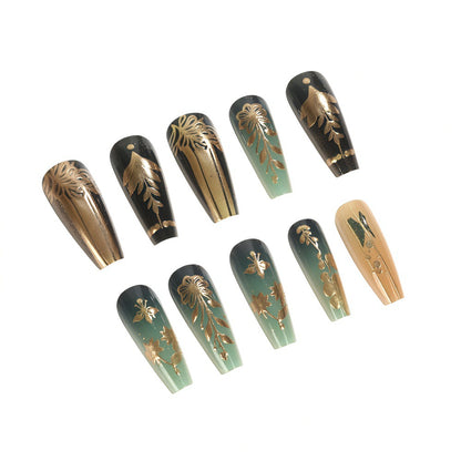 Kunstnägel mit floralem Goldverzierungen Brehn