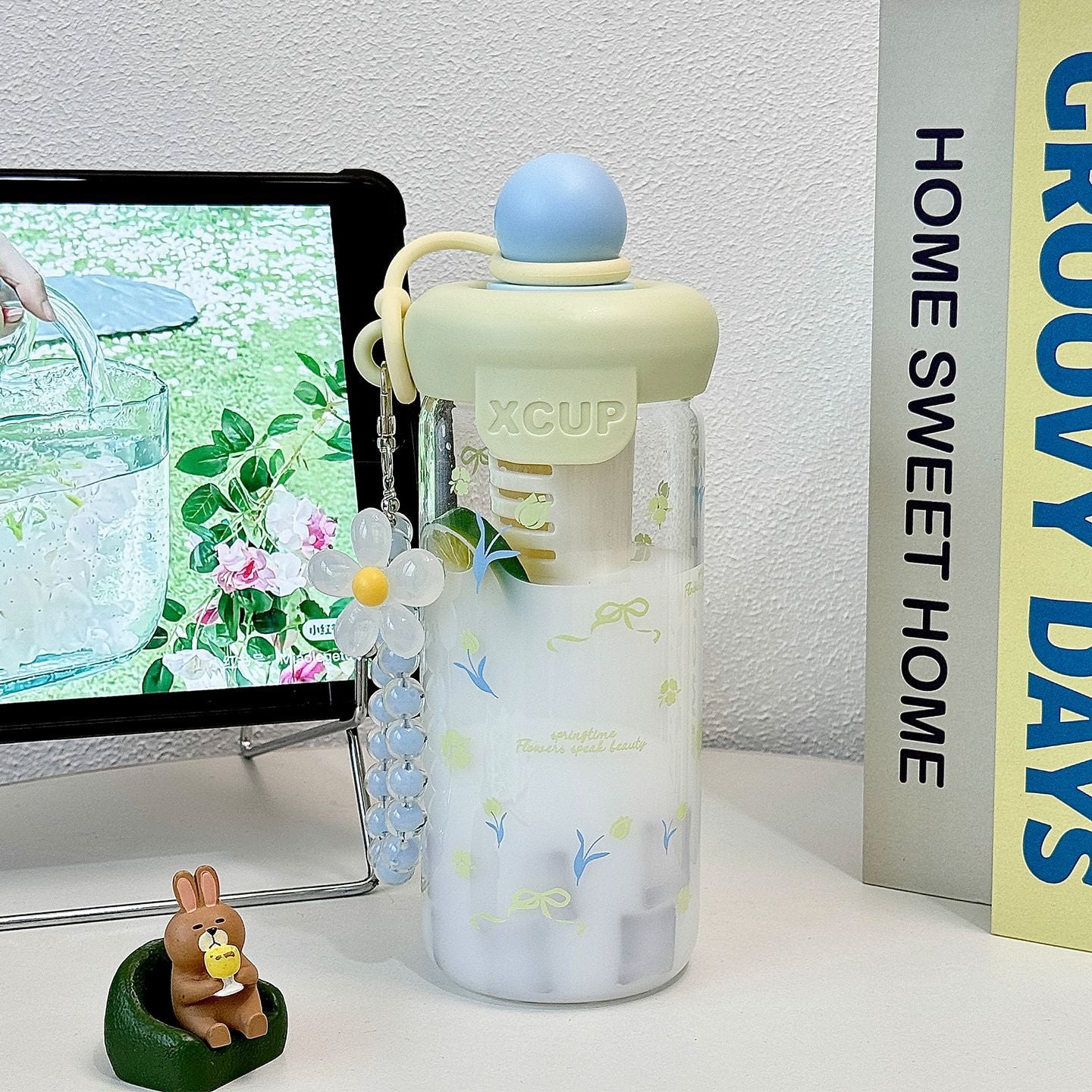 Damen Flasche mit integriertem Fruchteinleger und Schlüsselanhänger Brehn