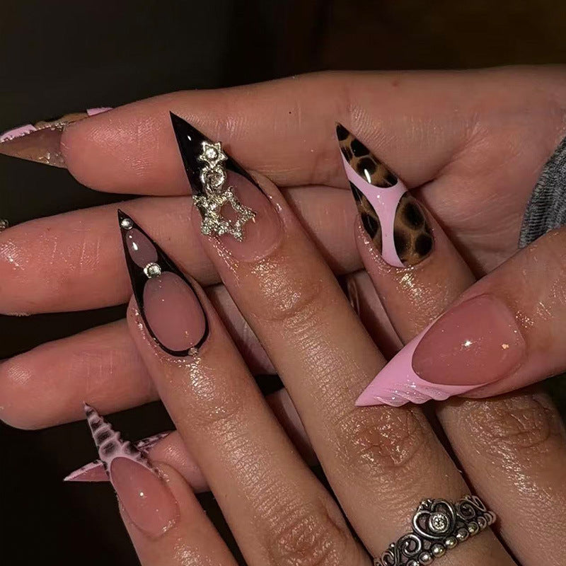 Stylisches Stiletto Press-On Nagelkunst-Set Brehn
