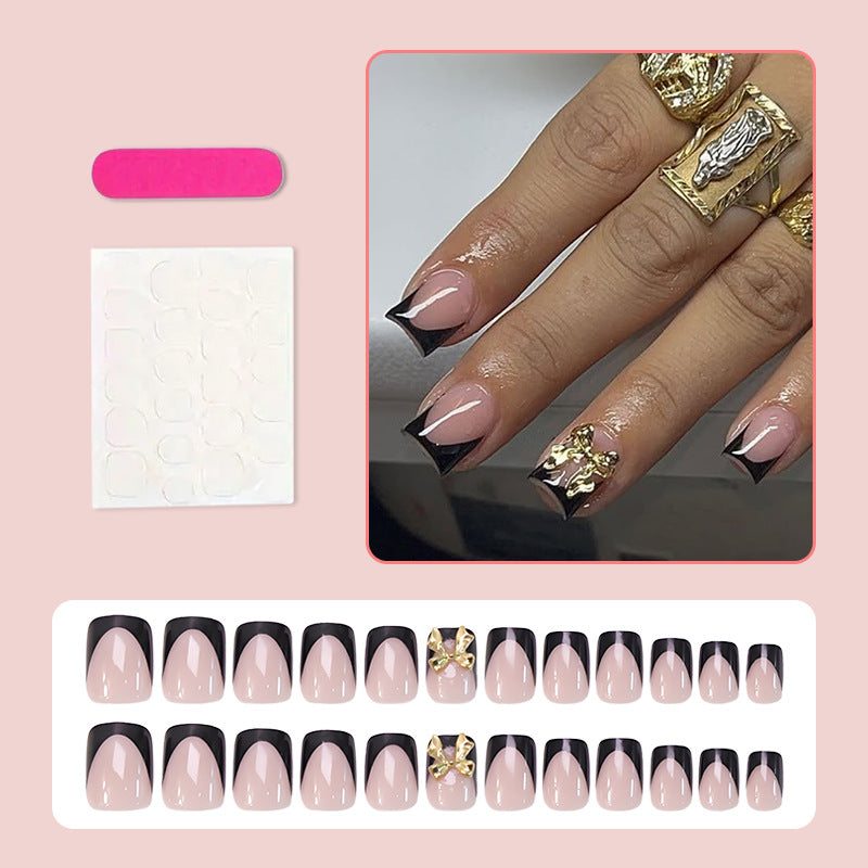 Kunstnagelset mit stylishen und eleganten Schwarz-Spitzen Brehn