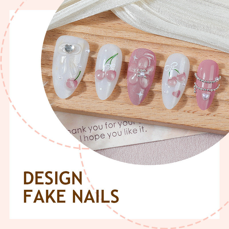 Kunstnagelset mit dekorativen Blütenmotiven und glamourösen Akzenten Brehn