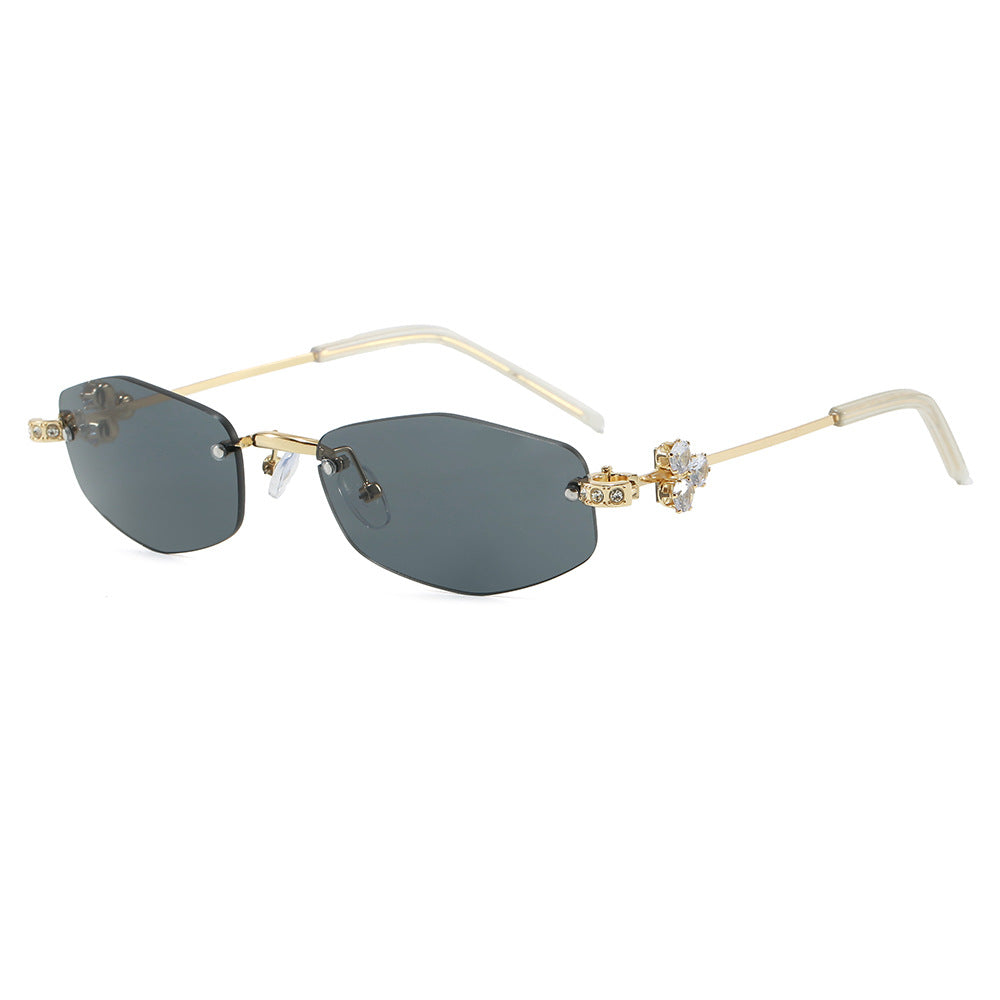 Modische Sonnenbrille Im Eleganten Rechteckdesign mit Blumigen Details Brehn