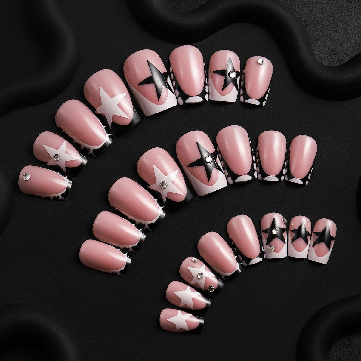 Elegantes Künstlerisches Press-On Nagelkunst Set Brehn
