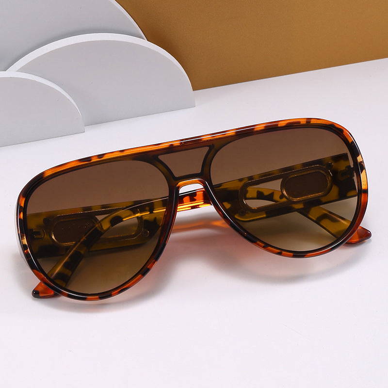 Damen Elegante Oversize-Sonnenbrille mit Designer-Details Brehn