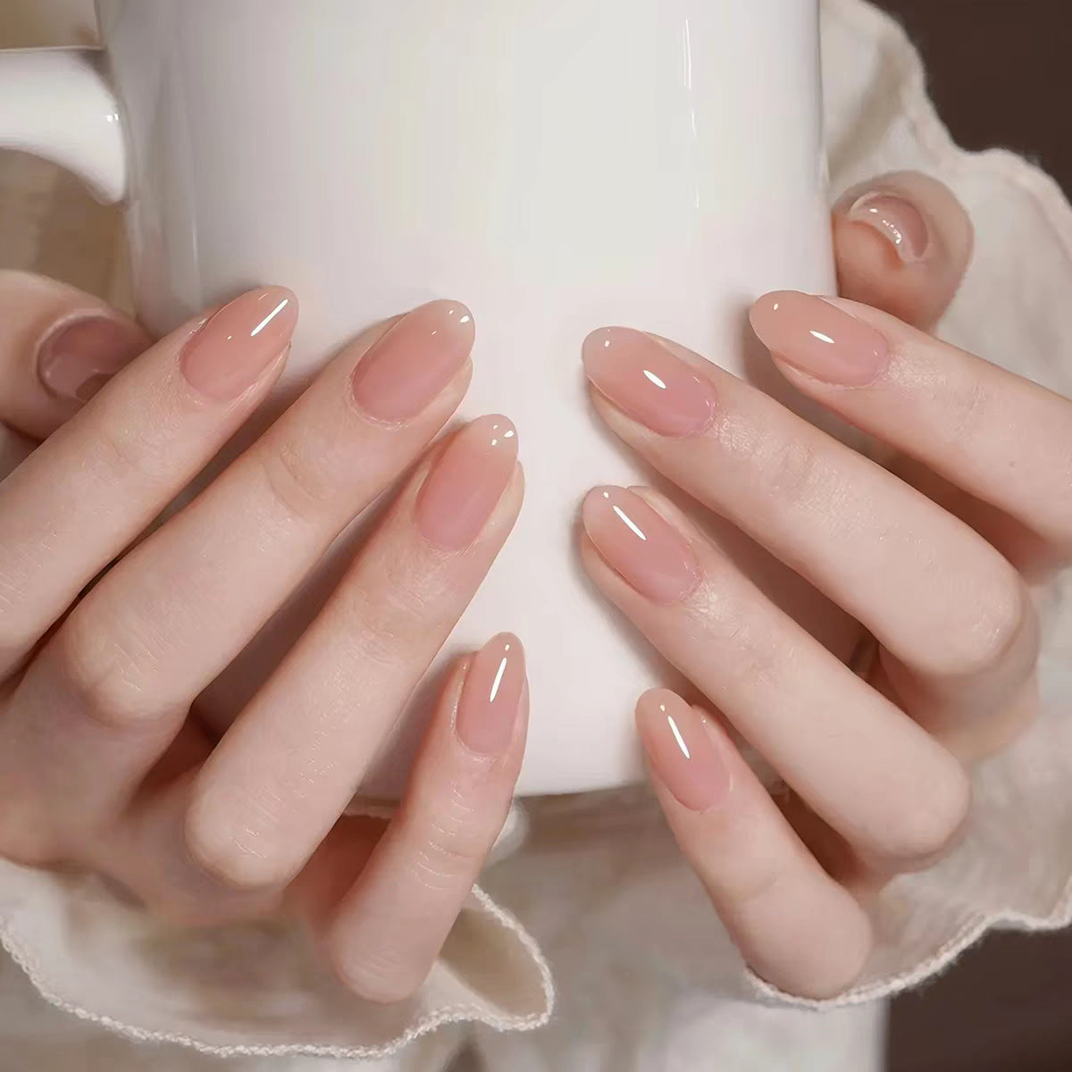 Künstlerisches Press-On-Nagelset mit einzigartigen Schleifen- und Herzakzenten Brehn