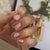 Dekoratives Press-On Nagelkunst-Set mit Feiertags-Themen-Designs Brehn