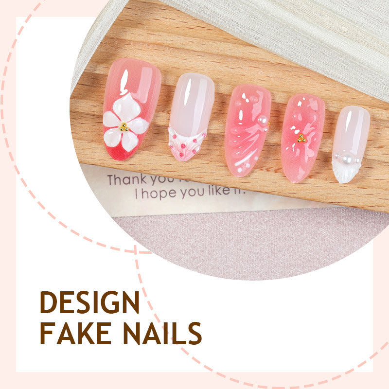 Kreatives Kunstnagelset mit floralen Details Brehn