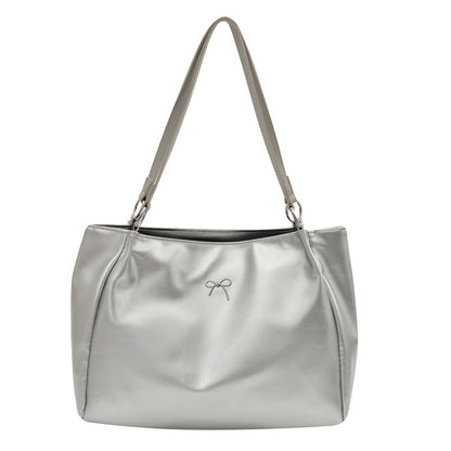 Schlanke zeitgenössische Schultertasche