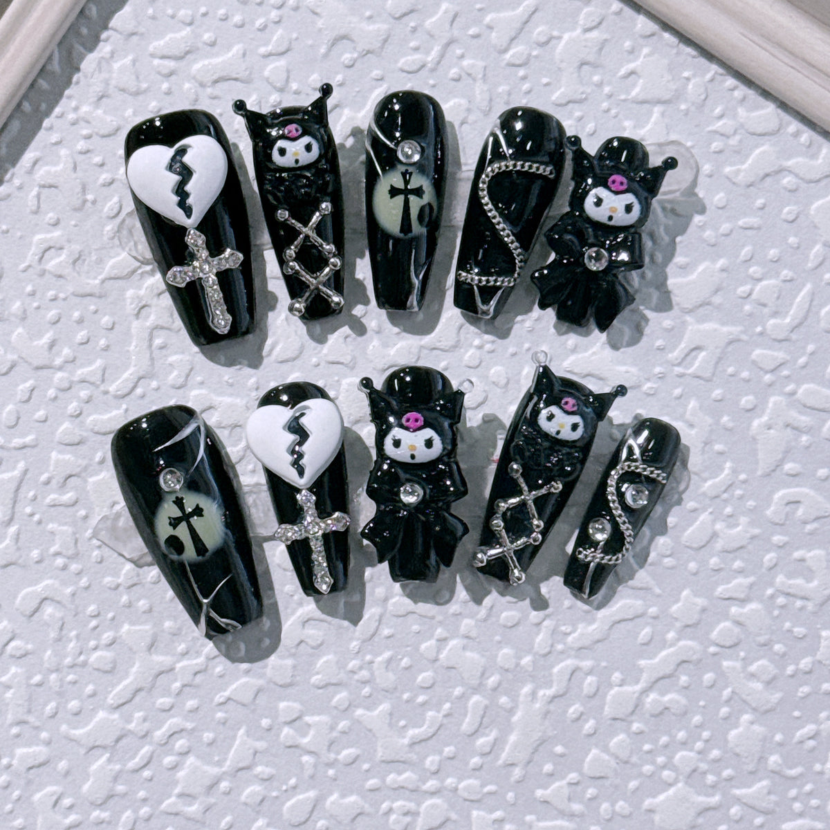 Gothic-inspirierte dekorative Press-On-Nagelkunstset