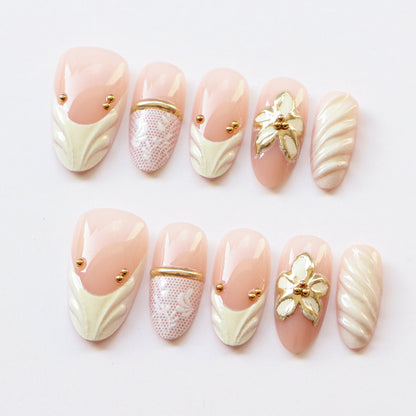 Elegante Blumennagelkunst