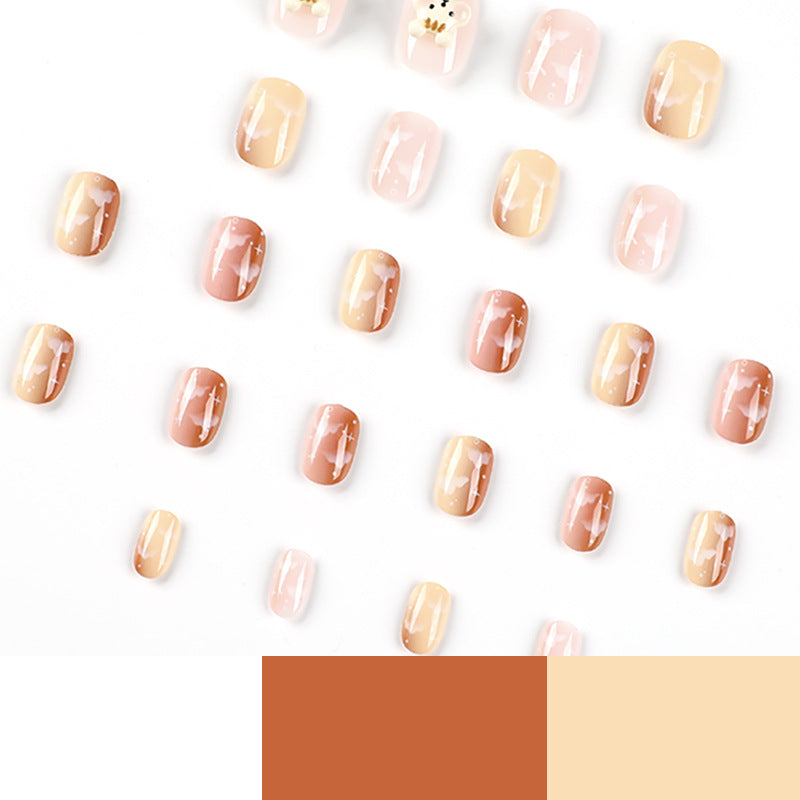 Künstliche Nagelkunst mit Wolken-Design Brehn