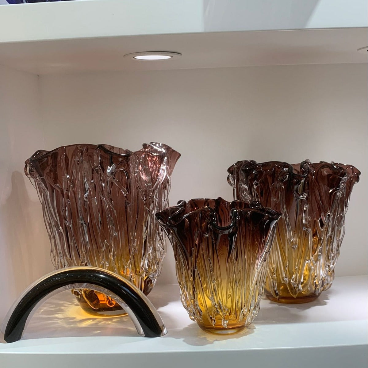 Handgefertigtes Texturiertes Vase Set mit Rüschenrand aus Gradient-Glas Brehn