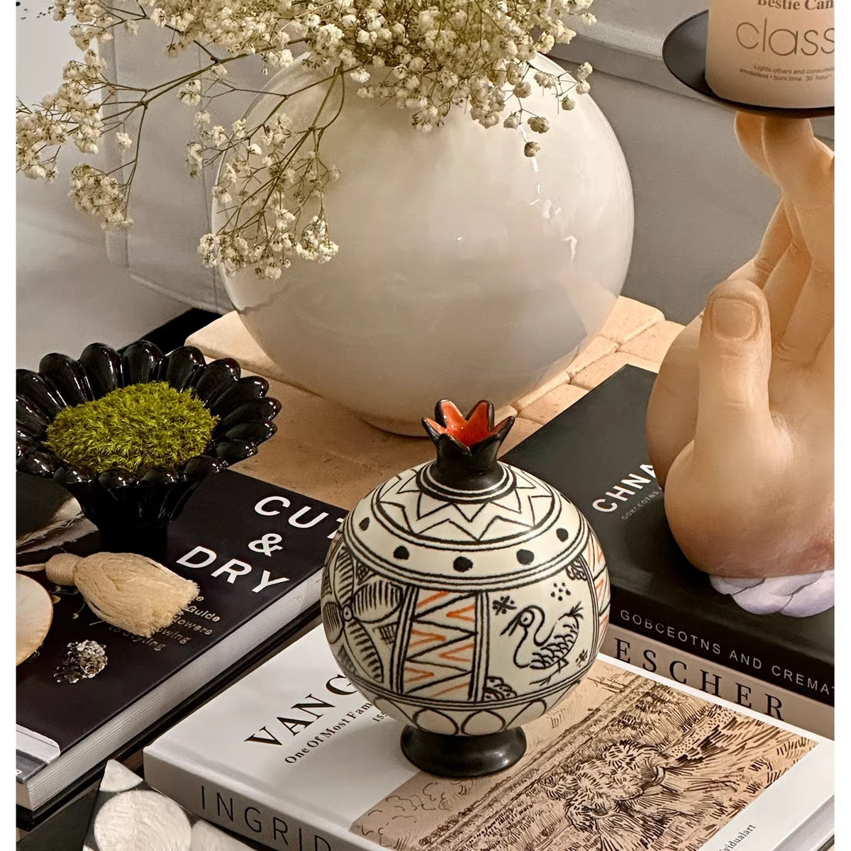Handgefertigte dekorative von Tribal inspirierte Terrakotta-Vase