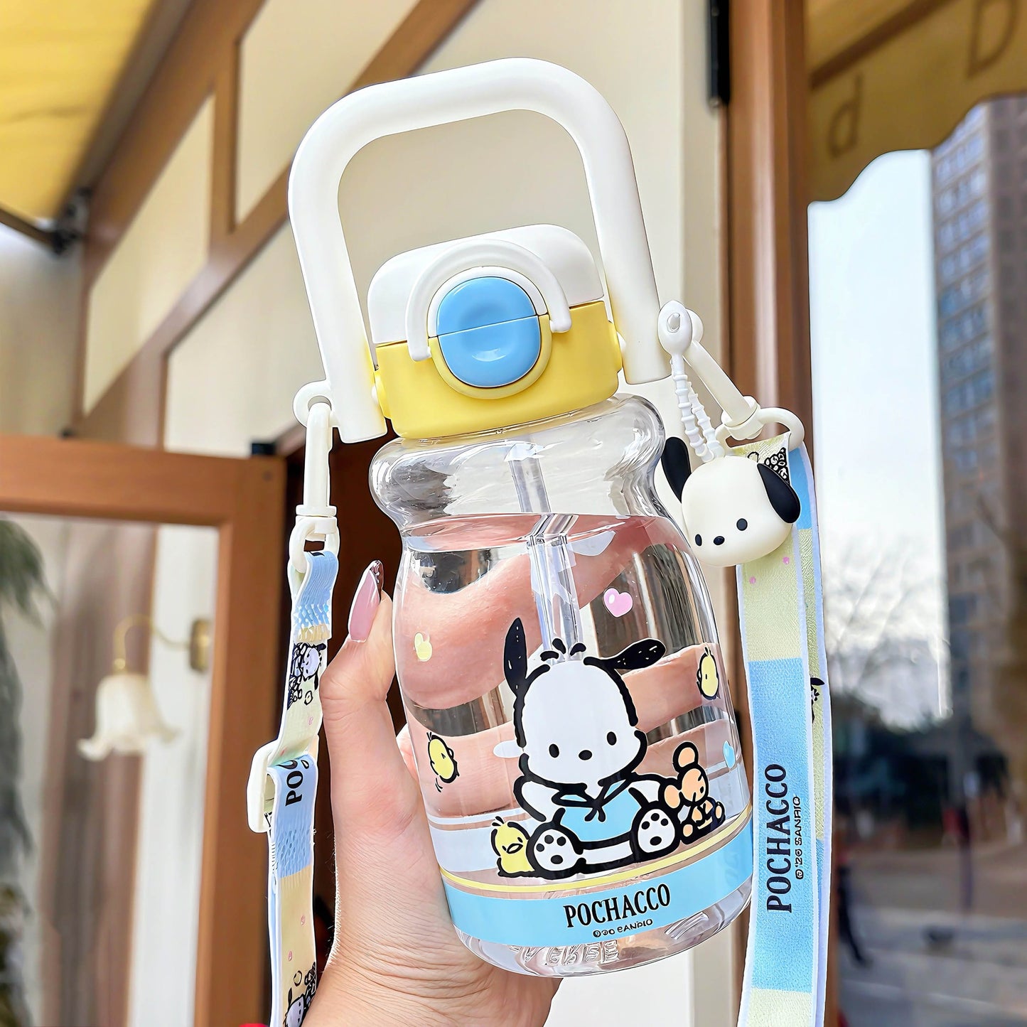 Damen Trinkflasche mit hochwertigem Silikon-Tragegriff und verspieltem Charakterdesign Brehn
