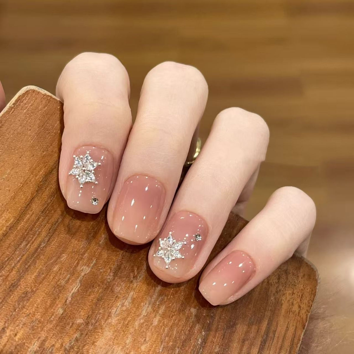 Elegantes Strass-verziertes Press-On-Nagelset