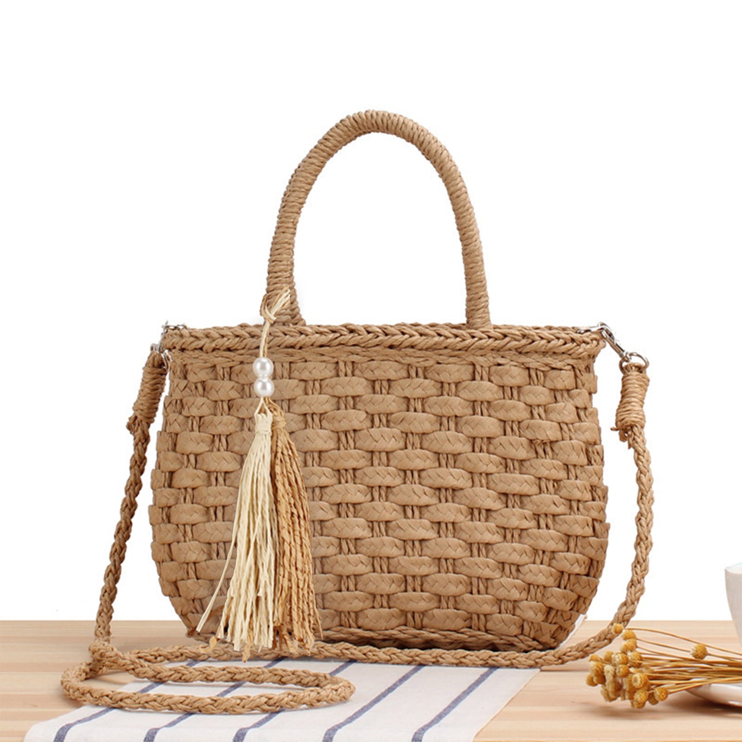 Handtasche Aus Geflochtenem Naturmaterial mit Modischen Fransen Brehn