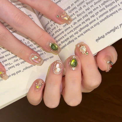 Kunstnägel mit Strass- und Perlenakzenten Brehn