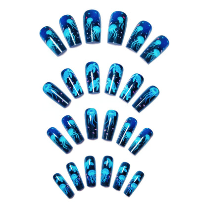 Künstlerisches Leucht-in-der-Dunkel-Nail Art Brehn