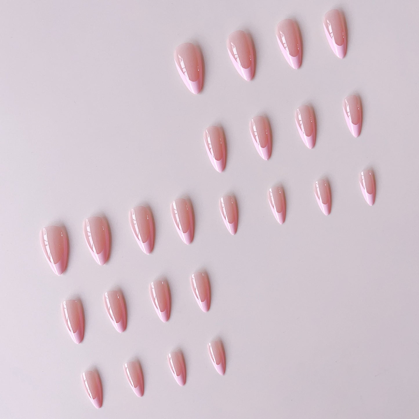 Luxus Kunstnagelspitzen mit elegantem französischen Design Brehn