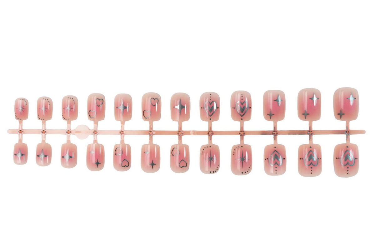 Kunstnagelset mit liebevollen Herz- und Sternenmotiven Brehn