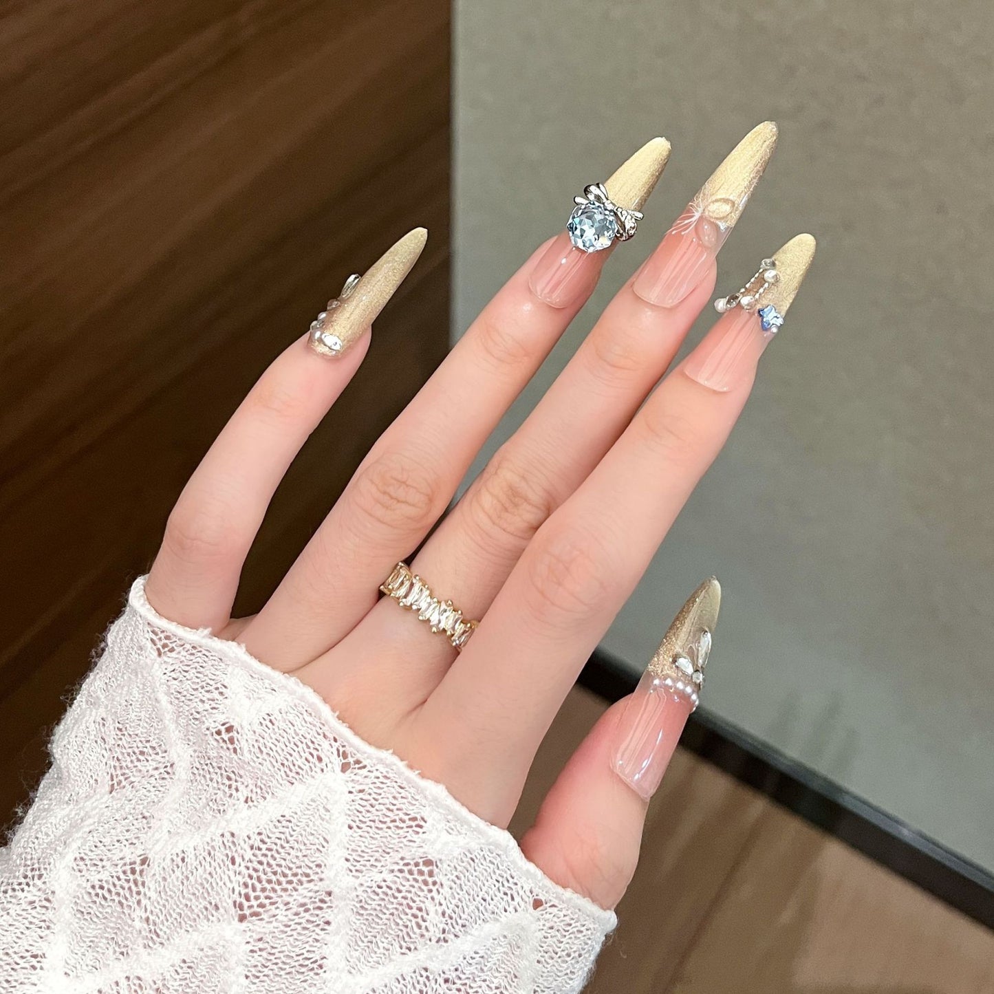 Dekorative Glam Nail Art Extensions Brehn