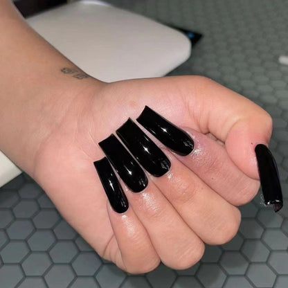 Kunstnagelset mit hochglänzenden, eleganten Spitzen Brehn