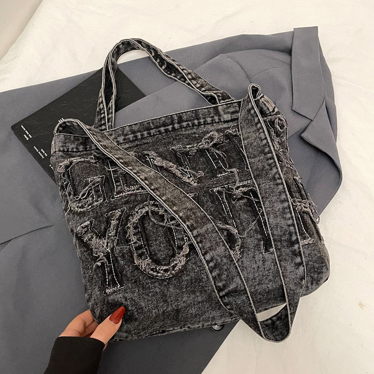 Zerrissene Denim Grafik Tragetasche