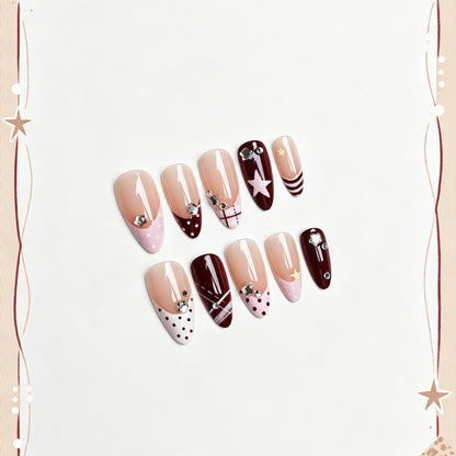 Elegante Kunstnägel mit verzierten Designs Brehn