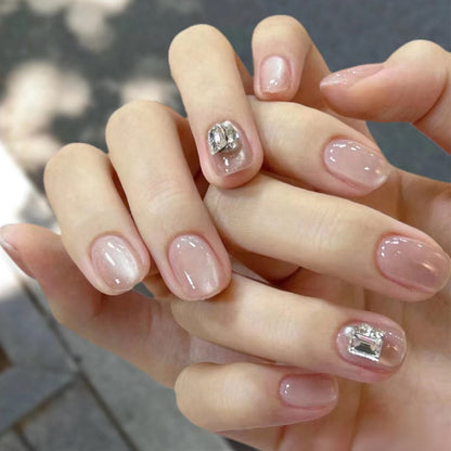 Glänzendes Nagelkunstset mit funkelnden Glitzerakzenten Brehn
