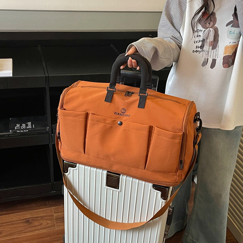 Sportliche Reisetasche Mit Multifunktionalen Eigenschaften Brehn