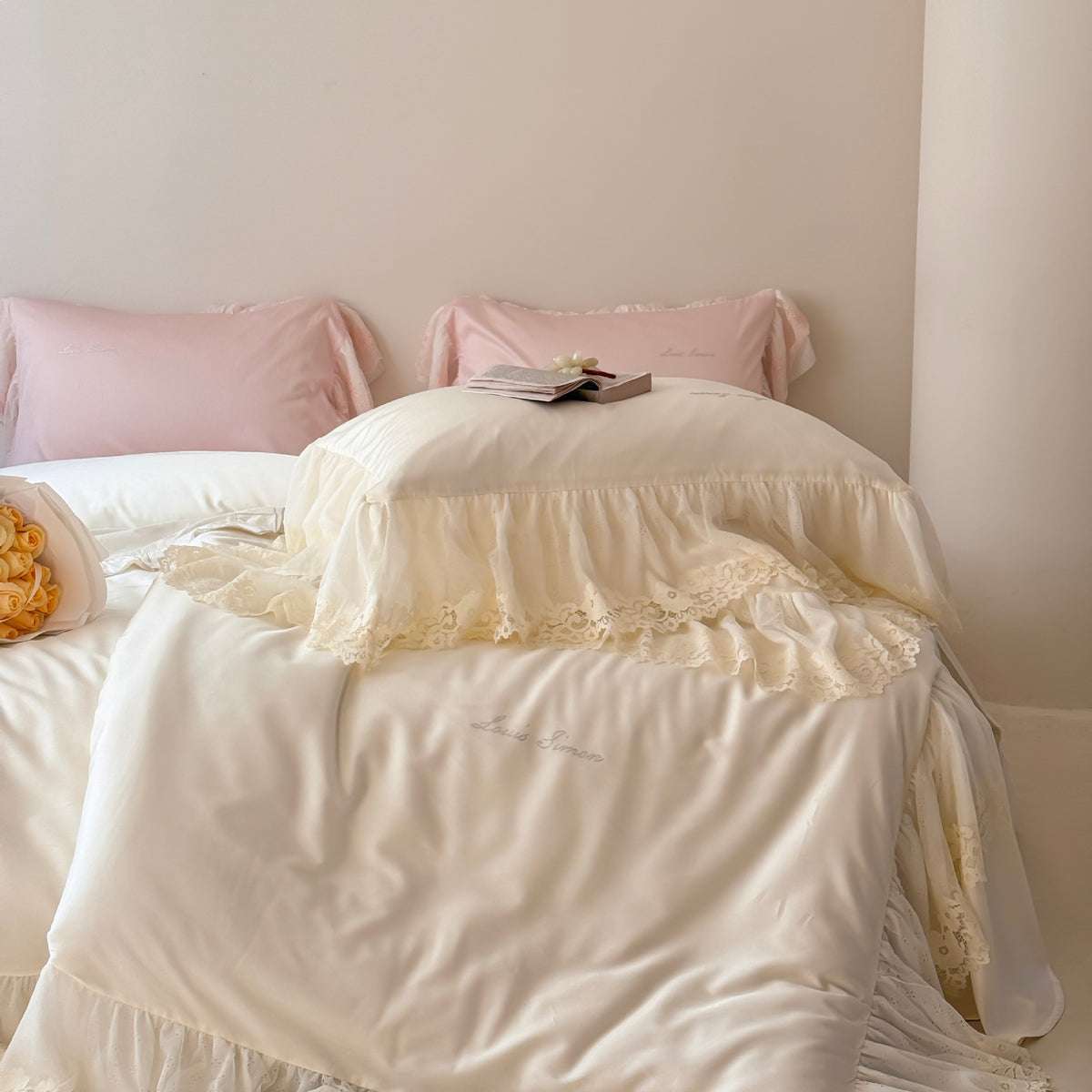 Luxuriöses Satin Rüschkissenbezug-Set mit Spitzenrand