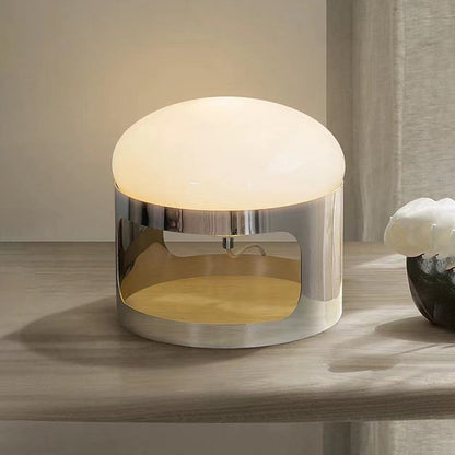 Moderne stilvolle Tischlampe mit Chromfuß