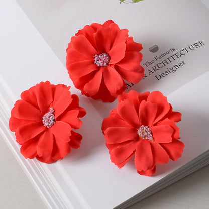 Elegante Stoffblumen-Haarklammer