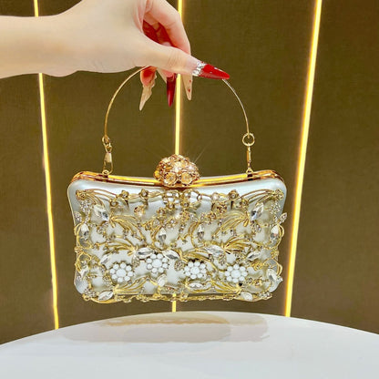 Luxuriöse mit Blumen verzierte Abendtasche