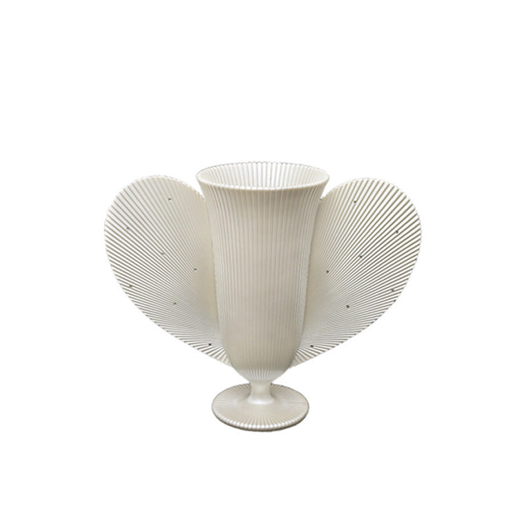 Dekorativer herzförmiger Blumenvase