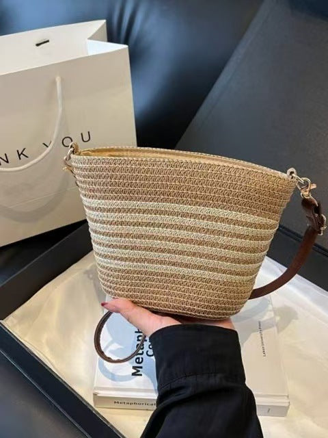Trendige Sommerhandtasche Aus Geflochtenem Material Brehn
