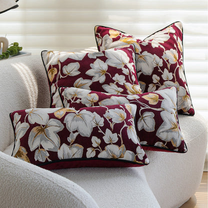 Elegantes Dekorationskissen mit floralem Design