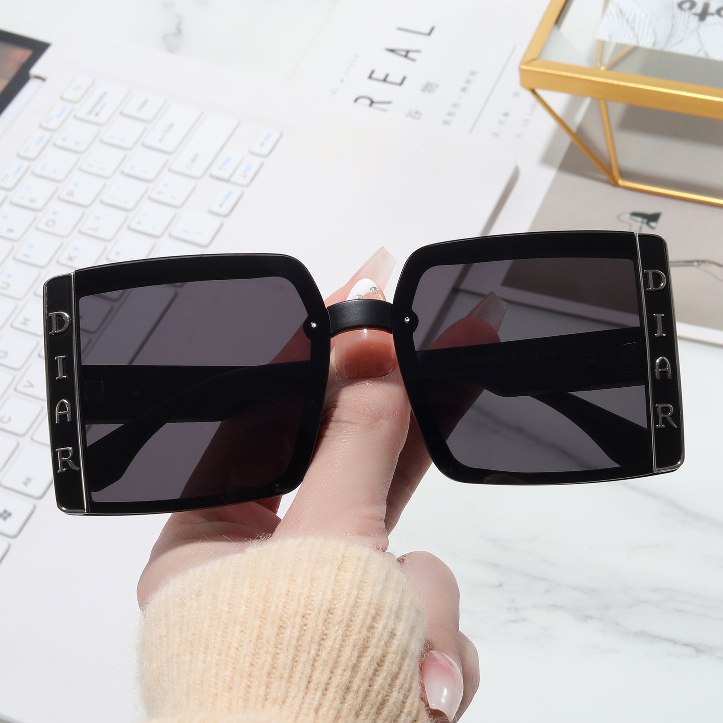 Damen Sonnenbrille im modernen quadratischen Design Brehn