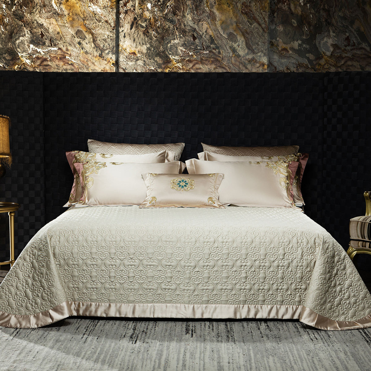 Luxuriöses besticktes Duvet-Bezug-Set aus Seidengefühl