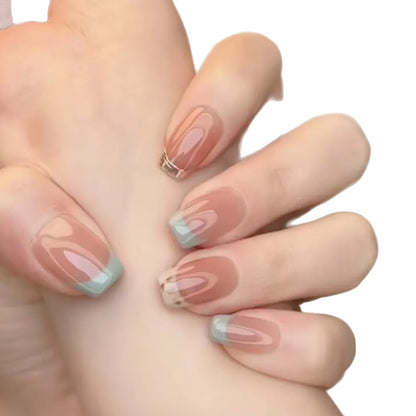 Elegante französische Tipp Press-On Nagelerweiterungen